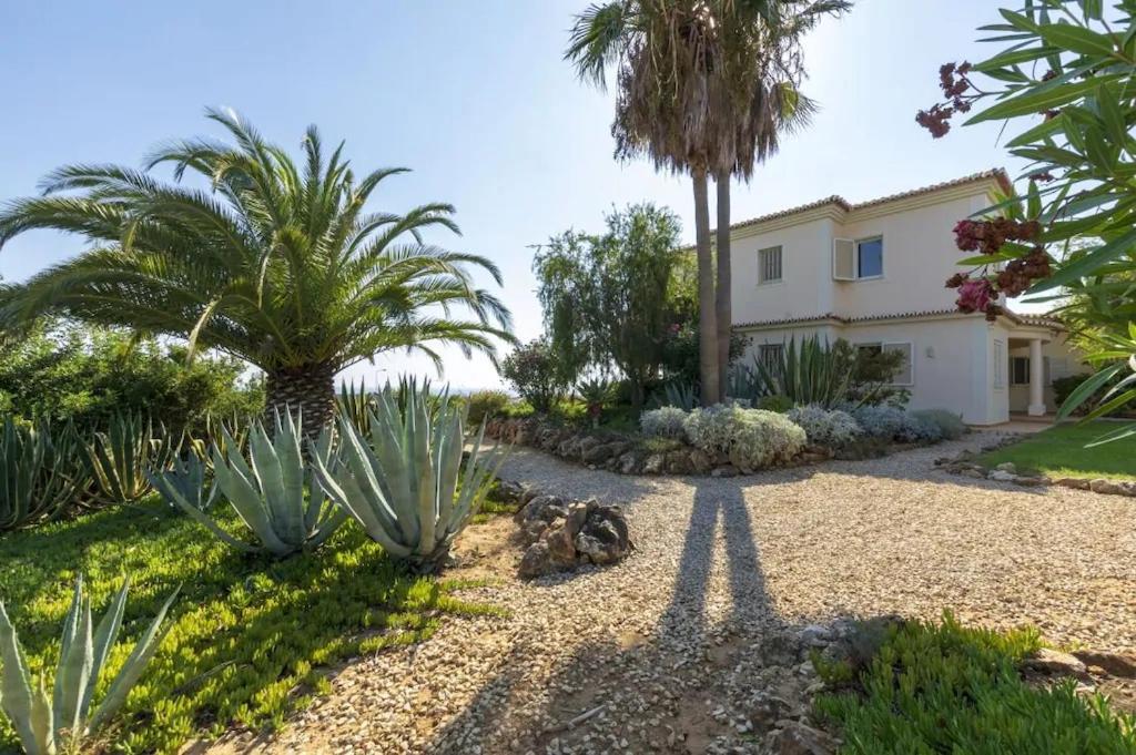 Villa With Beautiful See Views & Spacious Garden Ферагудо Екстериор снимка